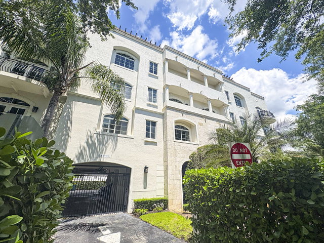 1121 Madruga Ave Condo photo 3